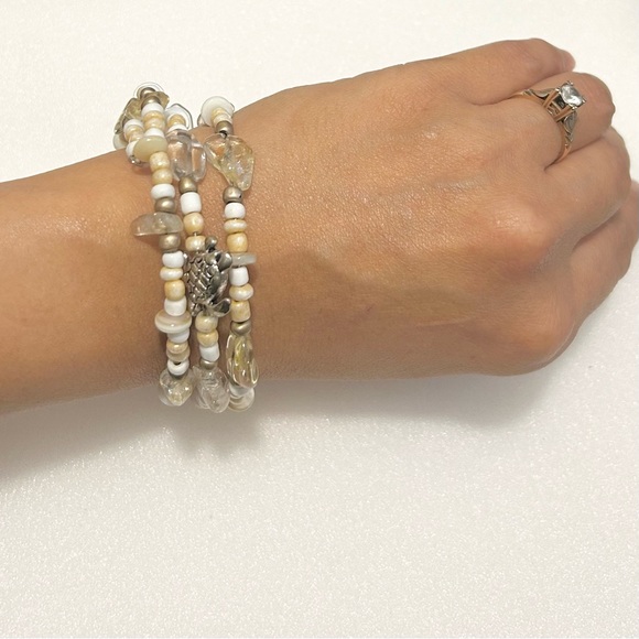 Rock Crystal Nuggets And White Glass Chips Memory Bracelet With Silver Turtle - Picture 4 of 5